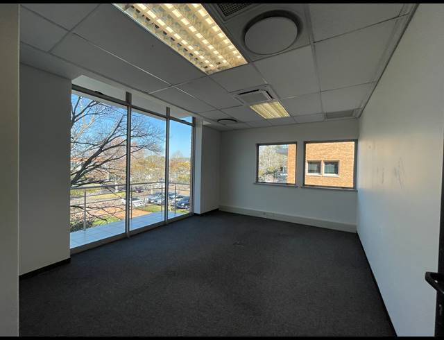 669M² OFFICE TO LET IN BRYANSTON